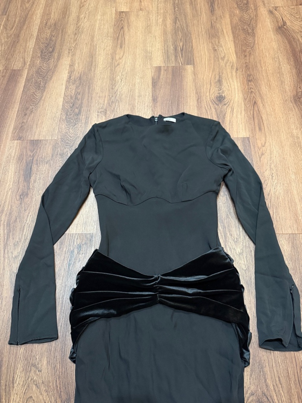 House Of Cb Athena Long Sleeve Stretch Crepe Gown - Picture 4 of 8